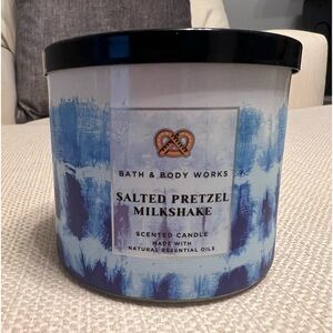 Bath & Body Works 3 Wick Candle.